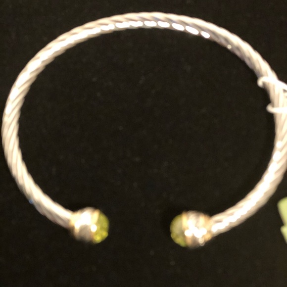 NWT Twisted Silver Bracelet with Peridot - Picture 2 of 8